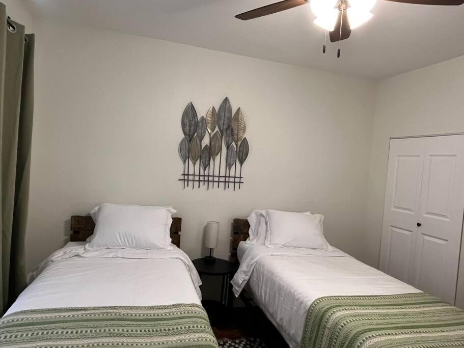 Home Away From Home-Cozy 2 Bdrm Condo/Med Cntr/Nrg Houston Exterior photo